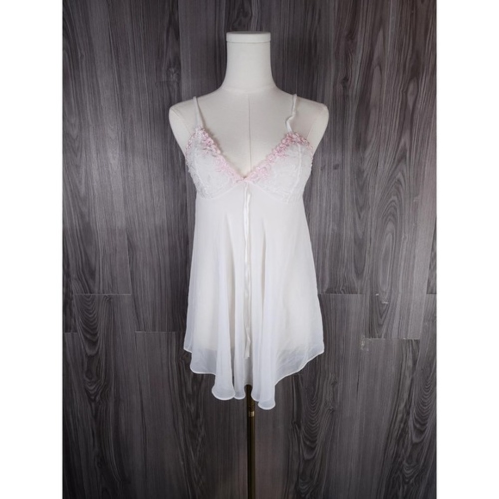 Secret Treasures Elegant White Lace Trim‎ Nightgown with Pink Accents